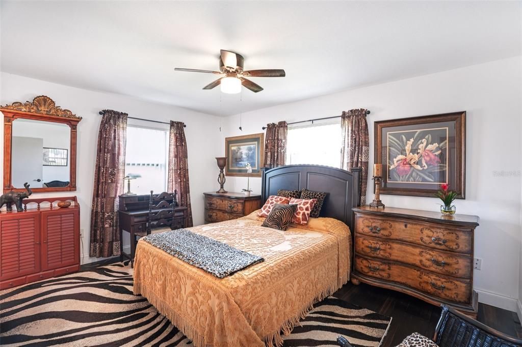 For Sale: $195,900 (2 beds, 2 baths, 1266 Square Feet)