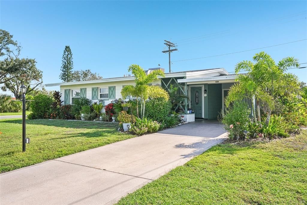 For Sale: $195,900 (2 beds, 2 baths, 1266 Square Feet)