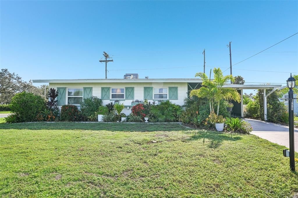 For Sale: $195,900 (2 beds, 2 baths, 1266 Square Feet)