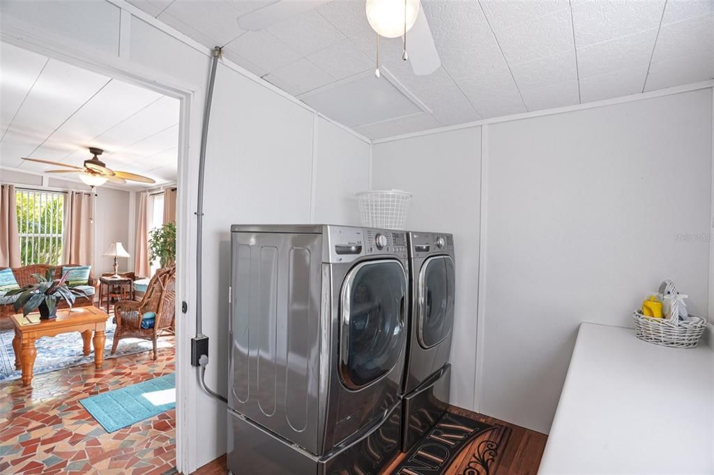 For Sale: $195,900 (2 beds, 2 baths, 1266 Square Feet)