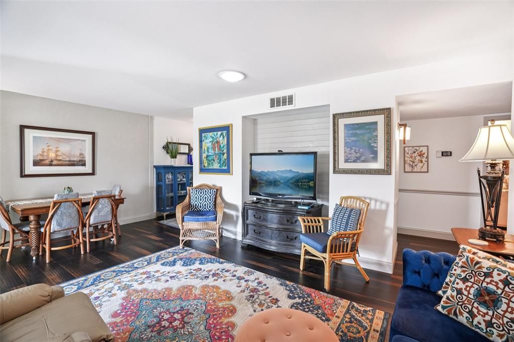For Sale: $195,900 (2 beds, 2 baths, 1266 Square Feet)