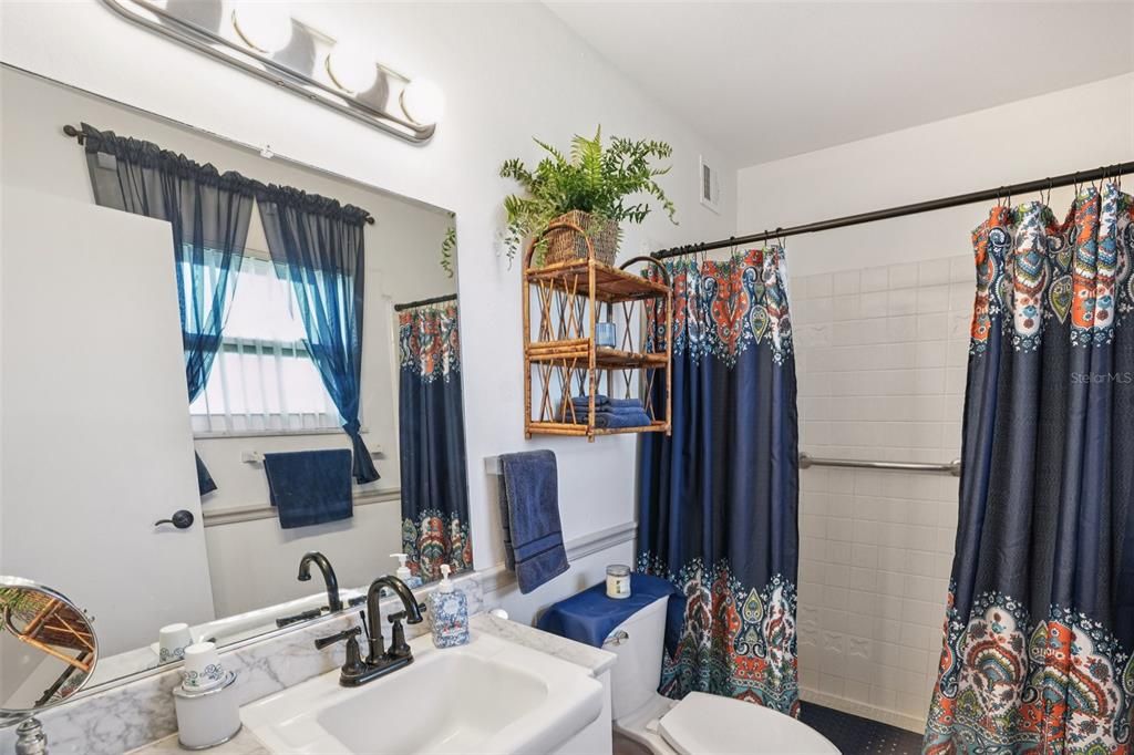For Sale: $195,900 (2 beds, 2 baths, 1266 Square Feet)