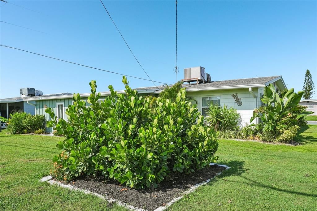 For Sale: $195,900 (2 beds, 2 baths, 1266 Square Feet)
