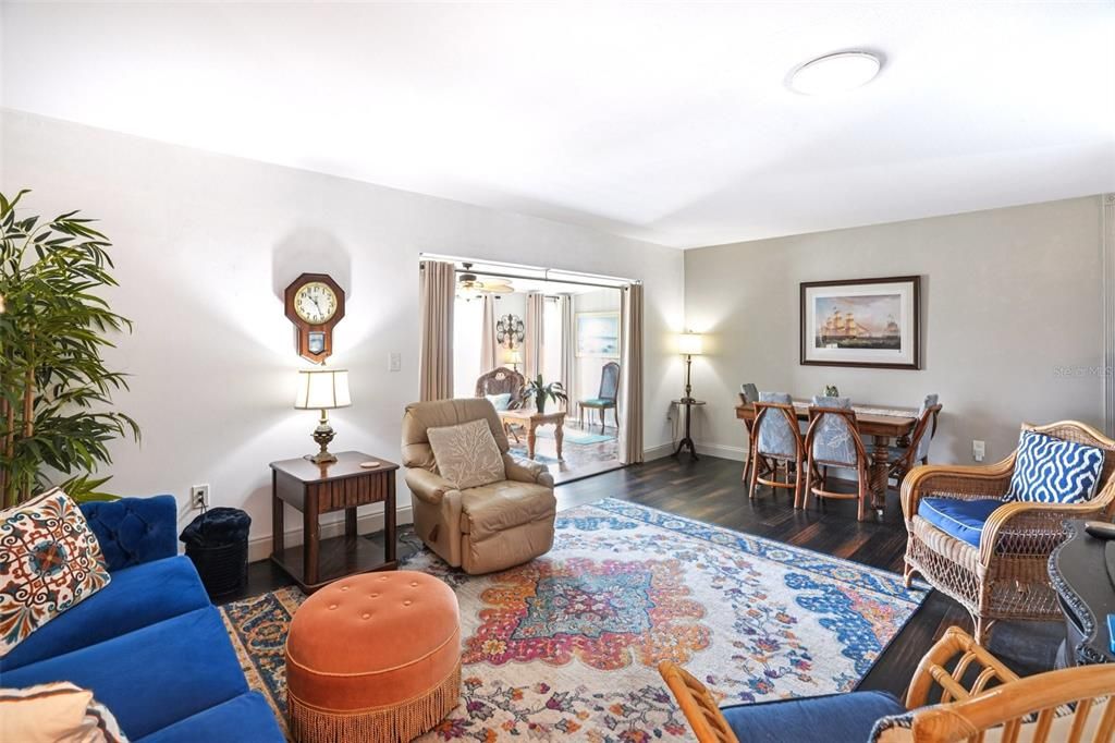 For Sale: $195,900 (2 beds, 2 baths, 1266 Square Feet)