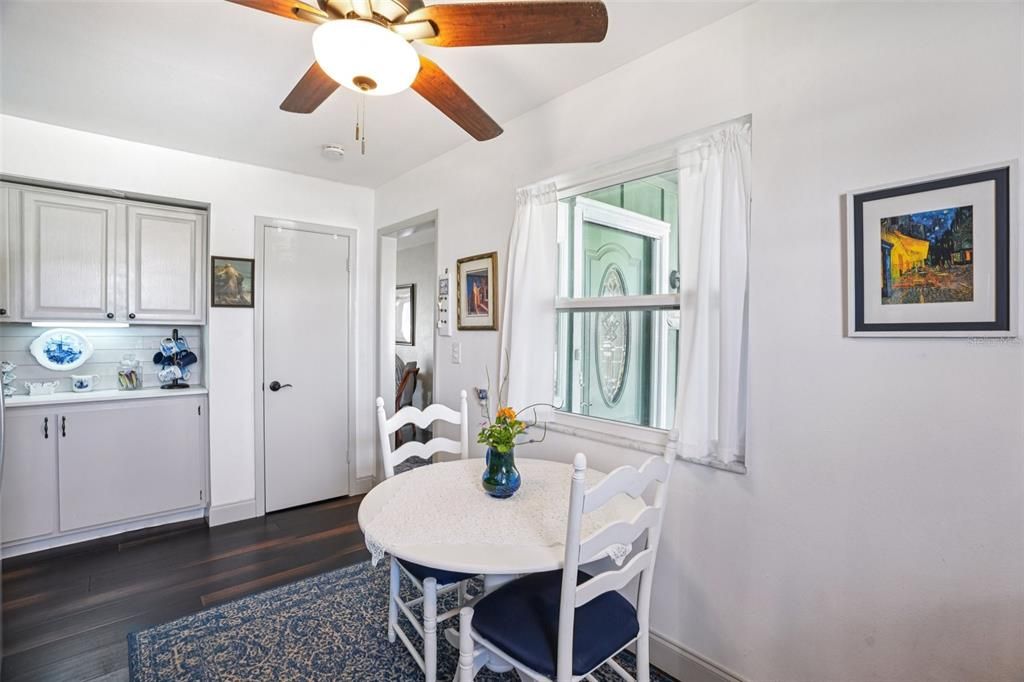 For Sale: $195,900 (2 beds, 2 baths, 1266 Square Feet)