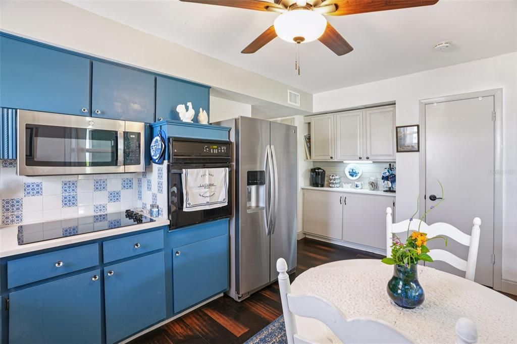 For Sale: $195,900 (2 beds, 2 baths, 1266 Square Feet)