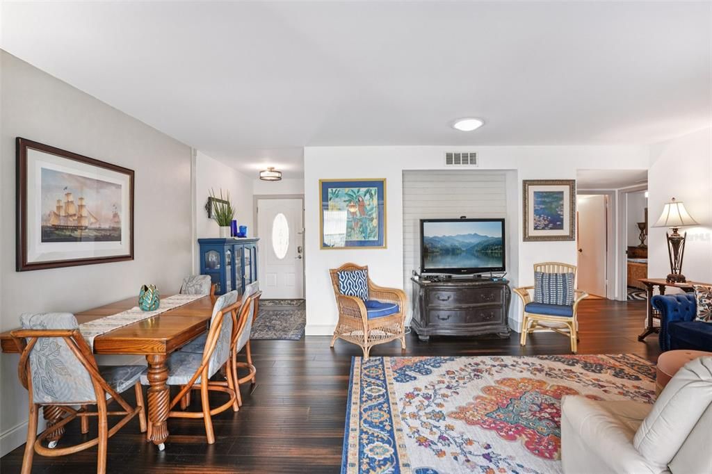 For Sale: $195,900 (2 beds, 2 baths, 1266 Square Feet)