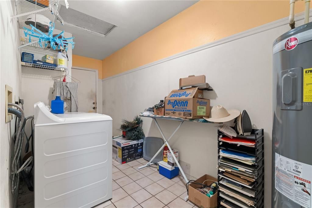 En Venta: $689,000 (3 camas, 4 baños, 1664 Pies cuadrados)