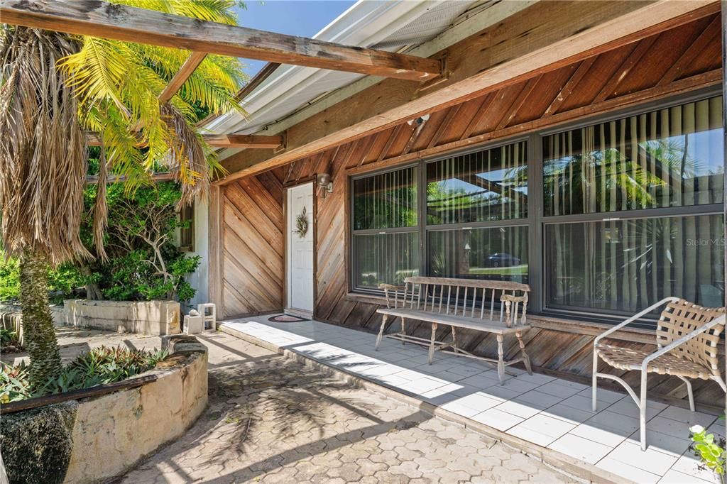 En Venta: $689,000 (3 camas, 4 baños, 1664 Pies cuadrados)