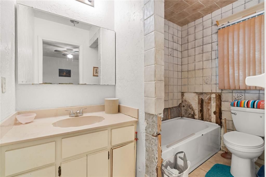 En Venta: $689,000 (3 camas, 4 baños, 1664 Pies cuadrados)