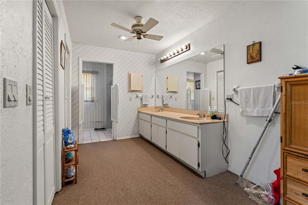 En Venta: $689,000 (3 camas, 4 baños, 1664 Pies cuadrados)