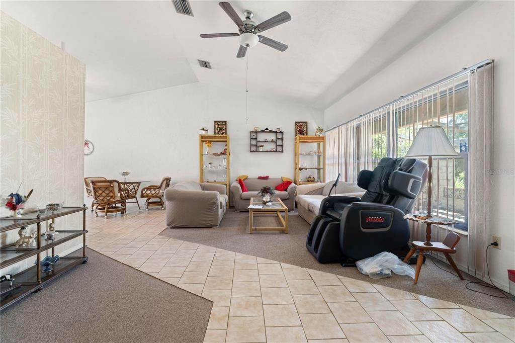 En Venta: $689,000 (3 camas, 4 baños, 1664 Pies cuadrados)