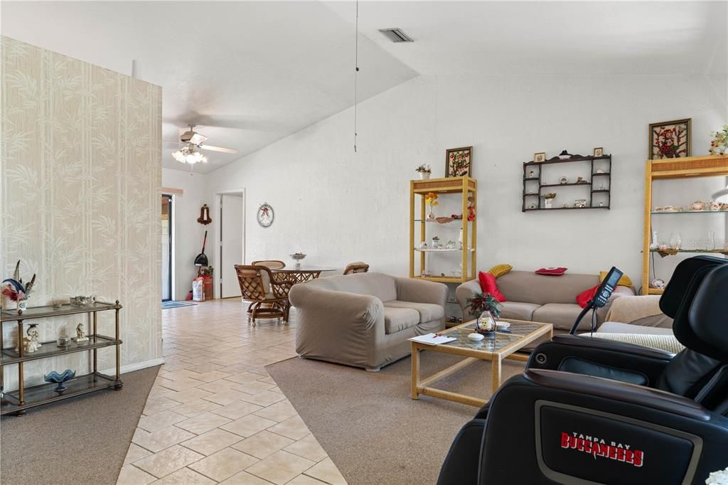 En Venta: $689,000 (3 camas, 4 baños, 1664 Pies cuadrados)