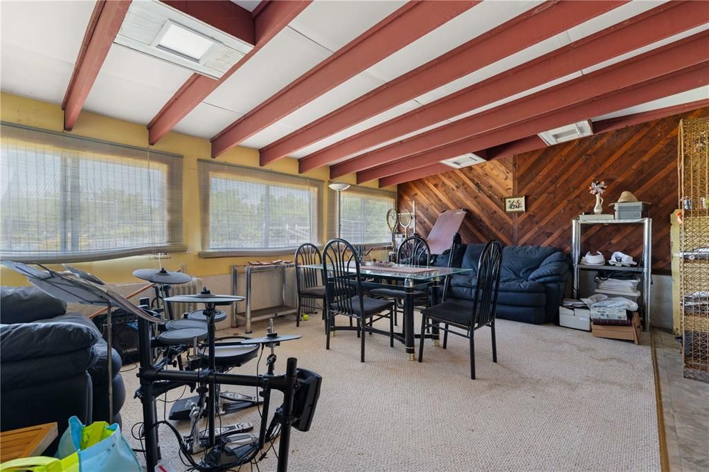 En Venta: $689,000 (3 camas, 4 baños, 1664 Pies cuadrados)