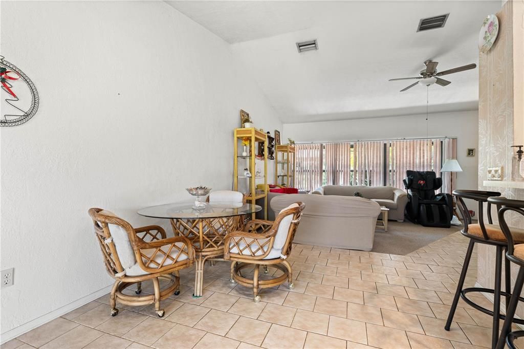 En Venta: $689,000 (3 camas, 4 baños, 1664 Pies cuadrados)