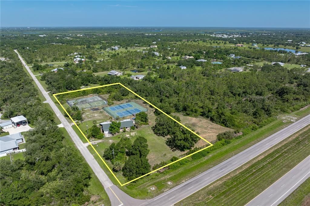 En Venta: $689,000 (3 camas, 4 baños, 1664 Pies cuadrados)