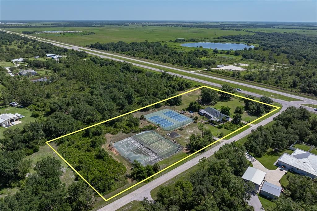 En Venta: $689,000 (3 camas, 4 baños, 1664 Pies cuadrados)