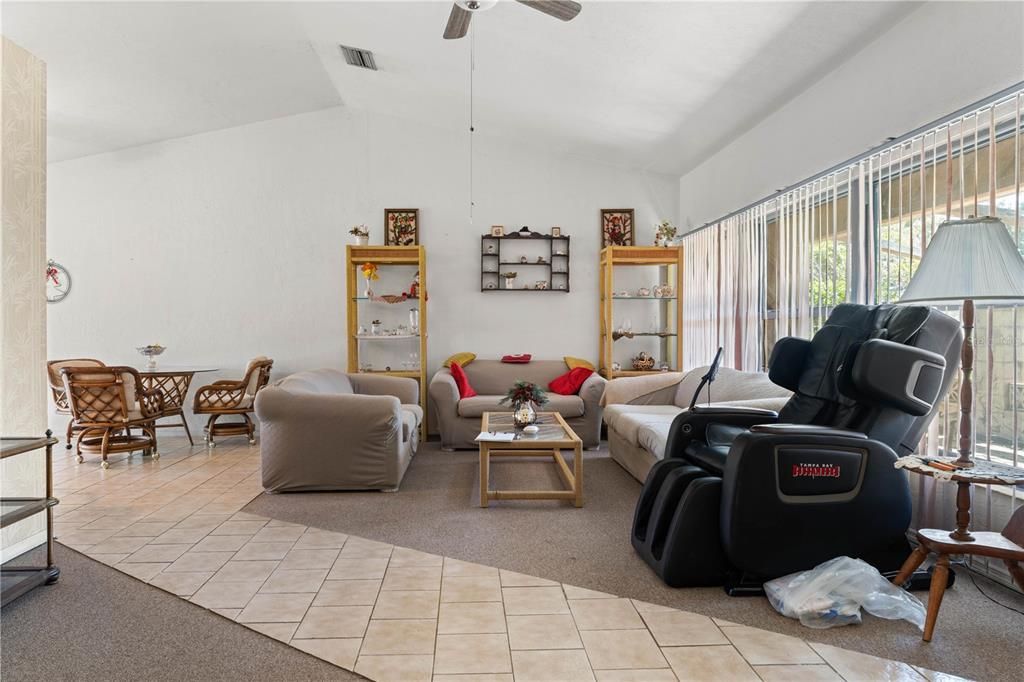 En Venta: $689,000 (3 camas, 4 baños, 1664 Pies cuadrados)