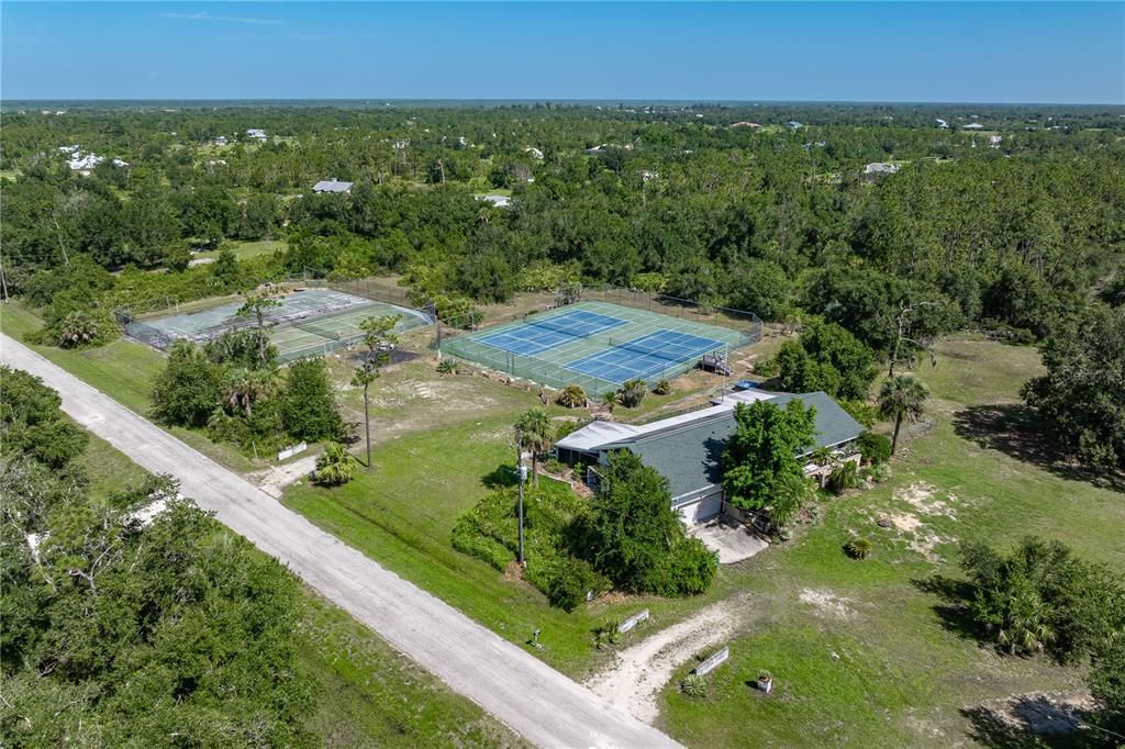 En Venta: $689,000 (3 camas, 4 baños, 1664 Pies cuadrados)