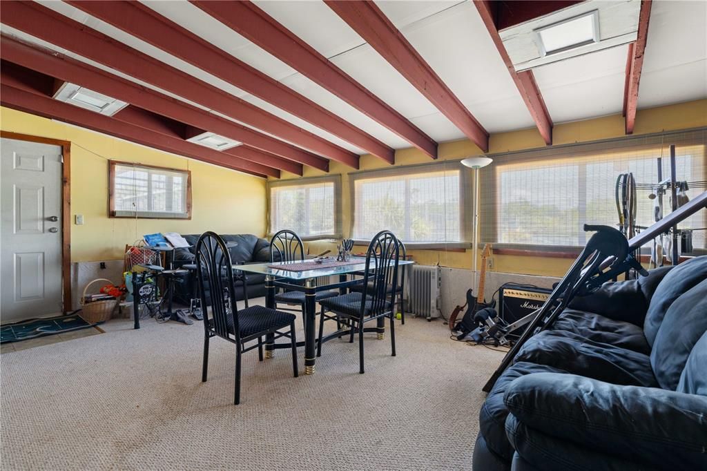 En Venta: $689,000 (3 camas, 4 baños, 1664 Pies cuadrados)