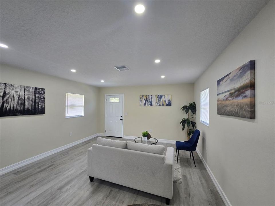 На продажу: $264,900 (3 спален, 2 ванн, 1088 Квадратных фут)