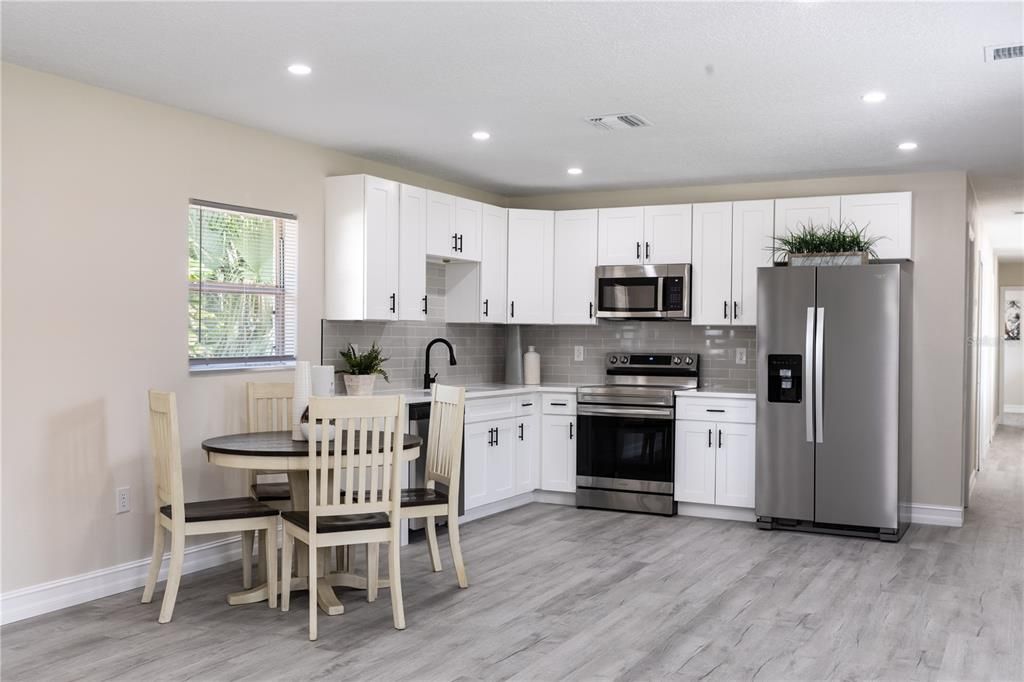 На продажу: $264,900 (3 спален, 2 ванн, 1088 Квадратных фут)