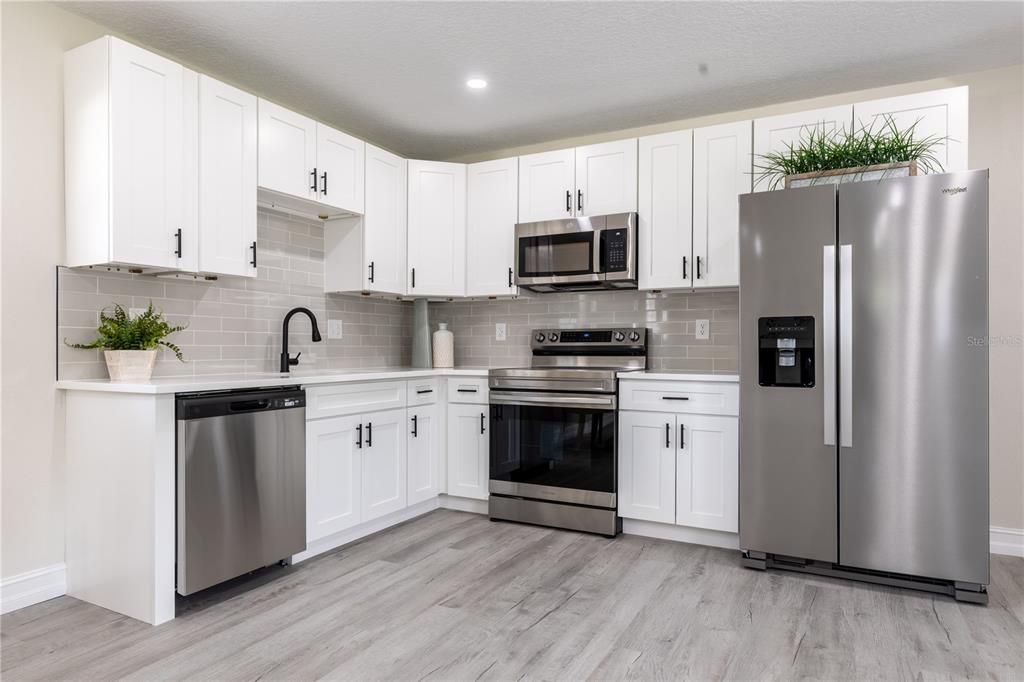 На продажу: $264,900 (3 спален, 2 ванн, 1088 Квадратных фут)