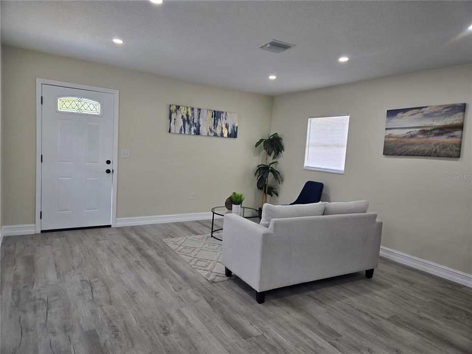 На продажу: $264,900 (3 спален, 2 ванн, 1088 Квадратных фут)