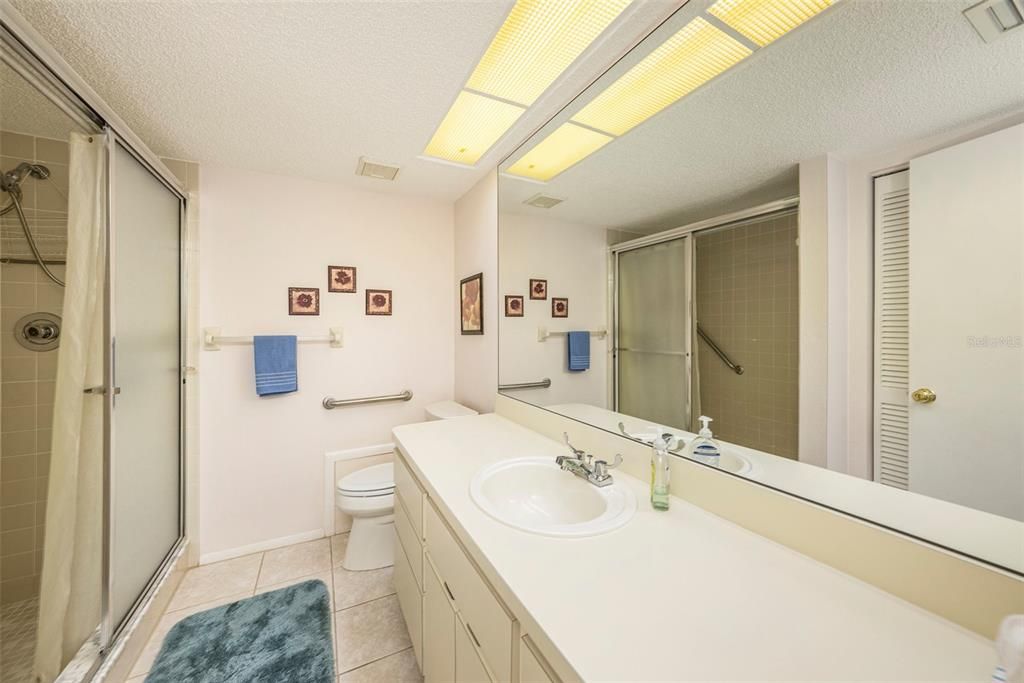 For Sale: $120,000 (2 beds, 2 baths, 1114 Square Feet)