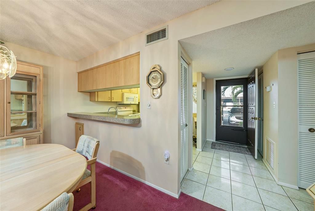 For Sale: $120,000 (2 beds, 2 baths, 1114 Square Feet)