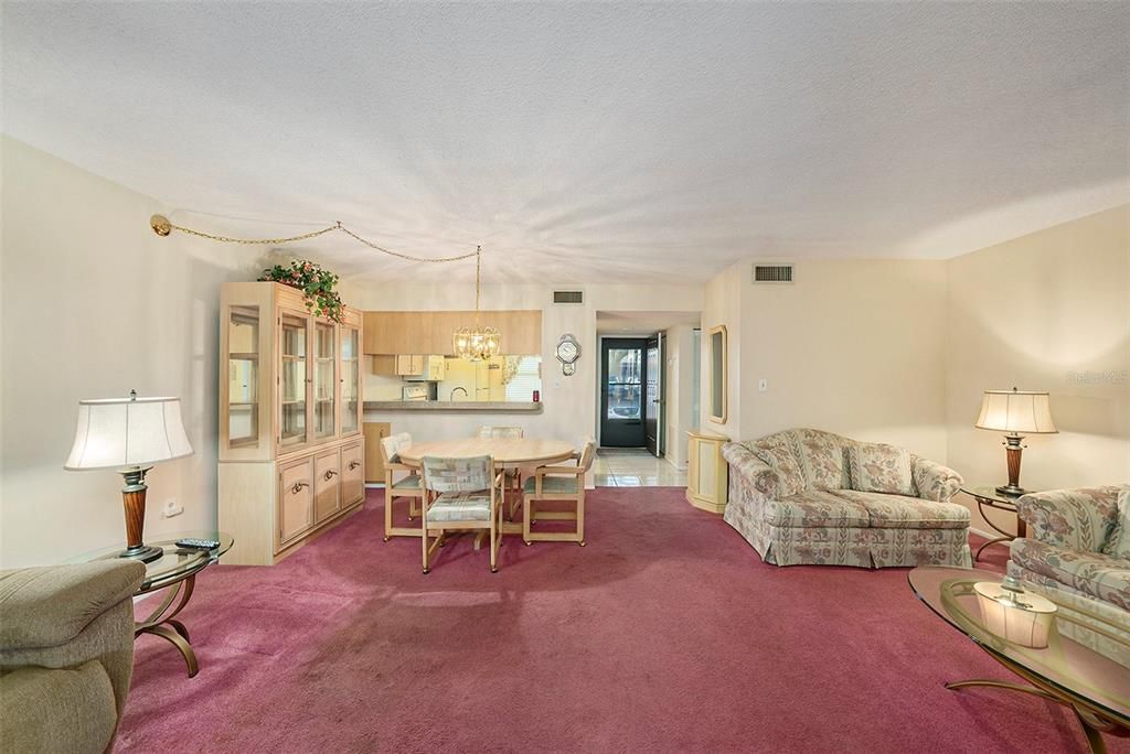 For Sale: $120,000 (2 beds, 2 baths, 1114 Square Feet)