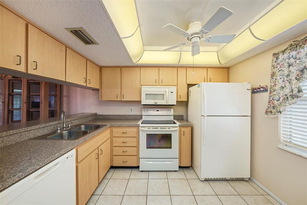 For Sale: $120,000 (2 beds, 2 baths, 1114 Square Feet)