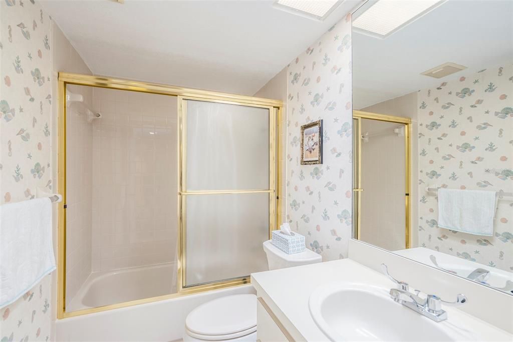 For Sale: $120,000 (2 beds, 2 baths, 1114 Square Feet)