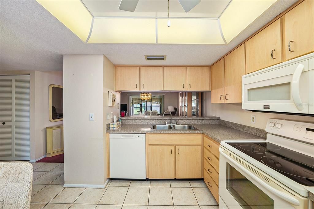 For Sale: $120,000 (2 beds, 2 baths, 1114 Square Feet)