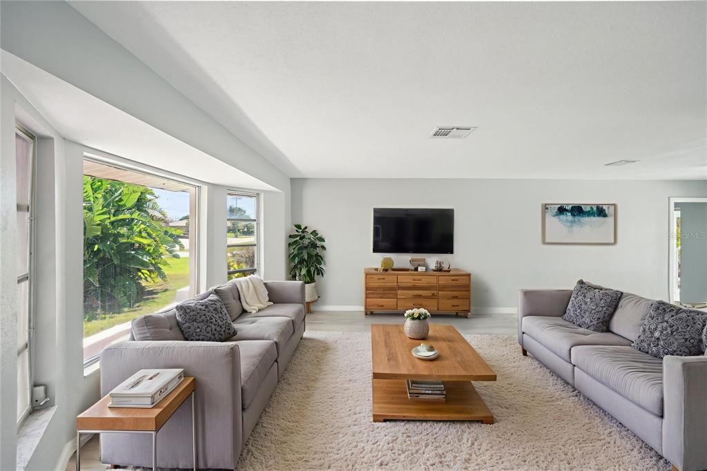 合同活跃: $514,950 (3 贝兹, 2 浴室, 2087 平方英尺)