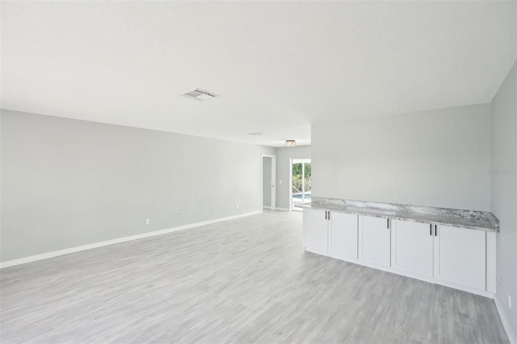 合同活跃: $514,950 (3 贝兹, 2 浴室, 2087 平方英尺)