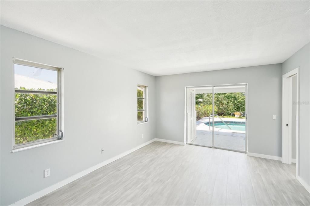 合同活跃: $514,950 (3 贝兹, 2 浴室, 2087 平方英尺)