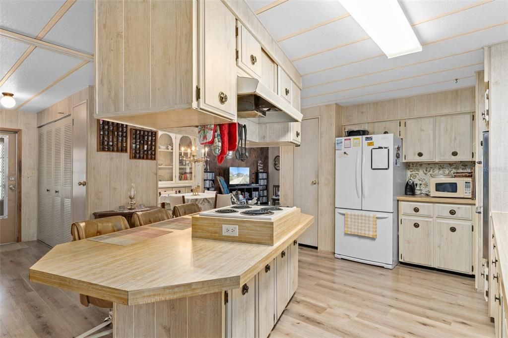 Под контрактом: $149,900 (2 спален, 2 ванн, 1288 Квадратных фут)