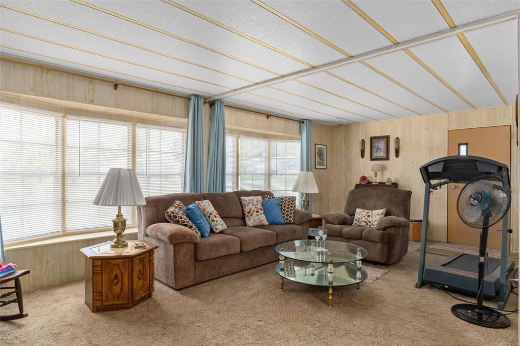 Под контрактом: $149,900 (2 спален, 2 ванн, 1288 Квадратных фут)