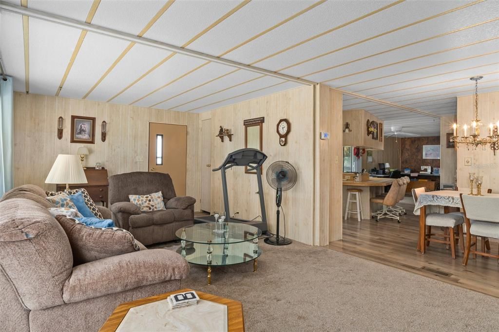 Под контрактом: $149,900 (2 спален, 2 ванн, 1288 Квадратных фут)