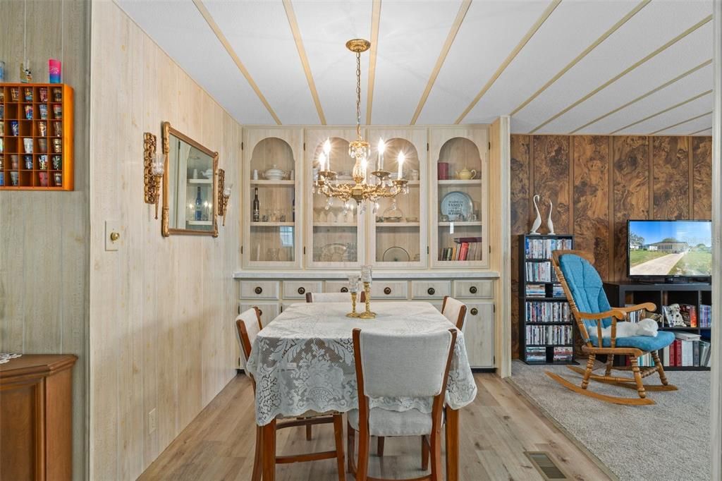 Под контрактом: $149,900 (2 спален, 2 ванн, 1288 Квадратных фут)