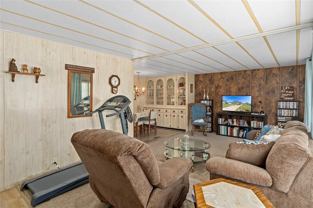 Под контрактом: $149,900 (2 спален, 2 ванн, 1288 Квадратных фут)