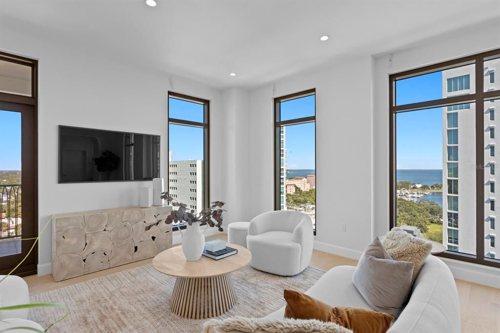 Activo con contrato: $2,450,000 (3 camas, 3 baños, 2156 Pies cuadrados)