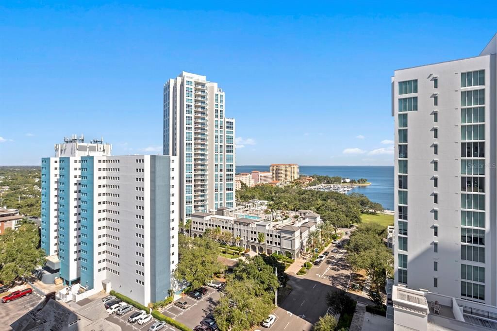 Activo con contrato: $2,450,000 (3 camas, 3 baños, 2156 Pies cuadrados)