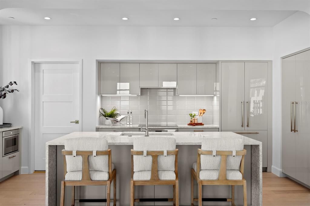 Activo con contrato: $2,450,000 (3 camas, 3 baños, 2156 Pies cuadrados)