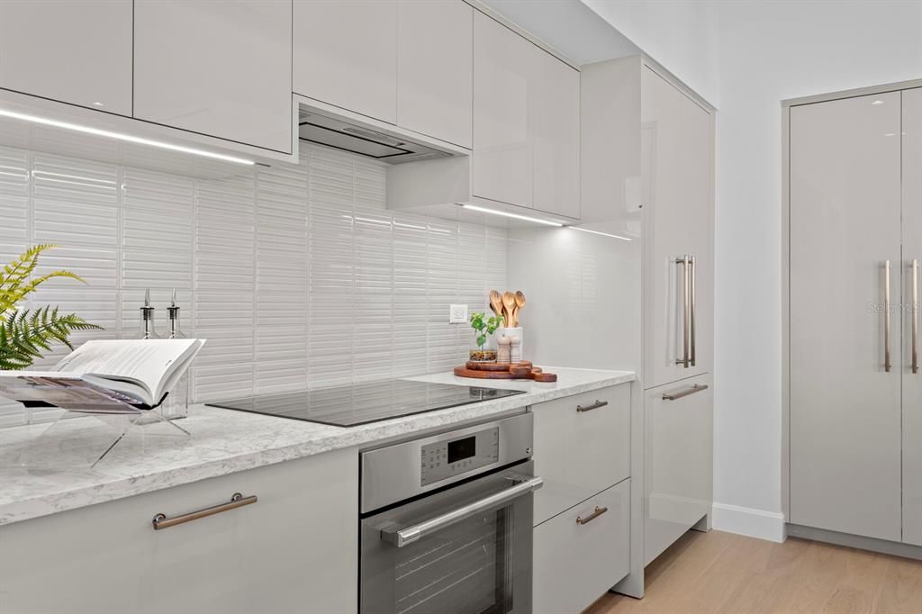 Activo con contrato: $2,450,000 (3 camas, 3 baños, 2156 Pies cuadrados)