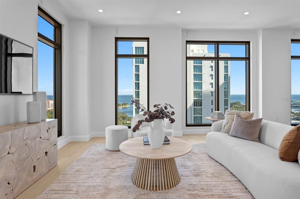 Activo con contrato: $2,450,000 (3 camas, 3 baños, 2156 Pies cuadrados)