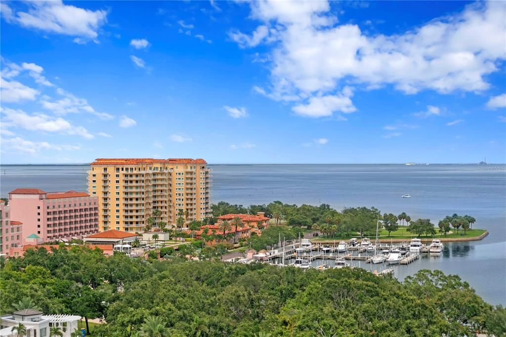 Activo con contrato: $2,450,000 (3 camas, 3 baños, 2156 Pies cuadrados)