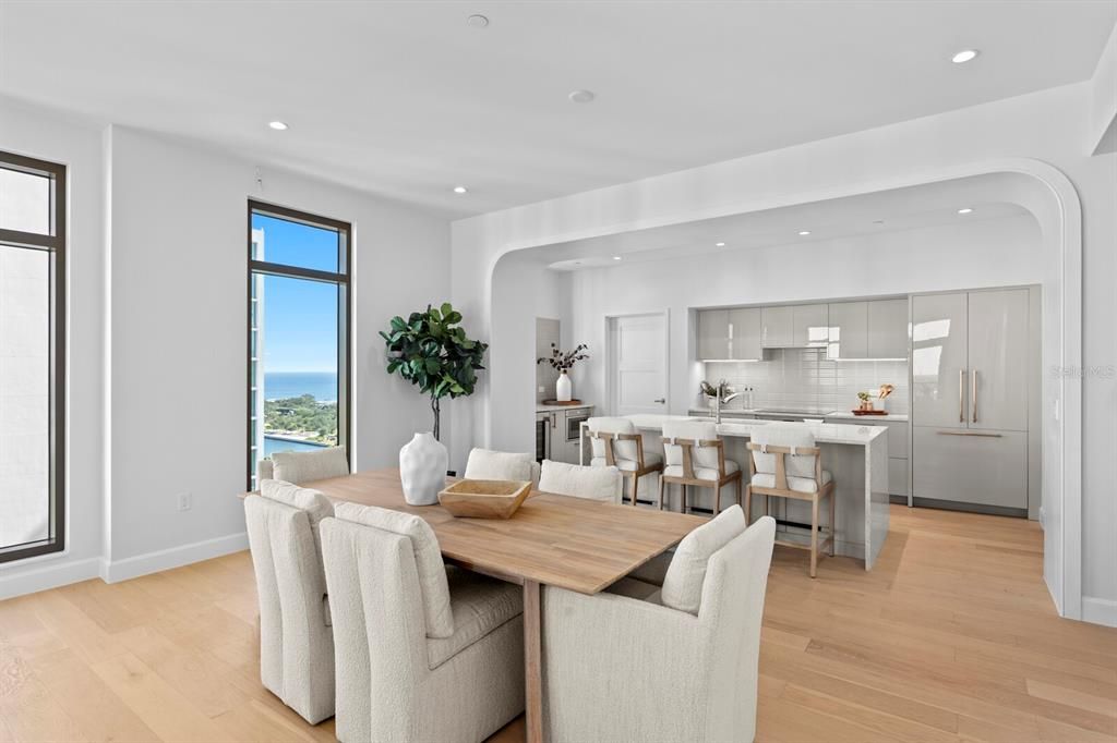 Activo con contrato: $2,450,000 (3 camas, 3 baños, 2156 Pies cuadrados)