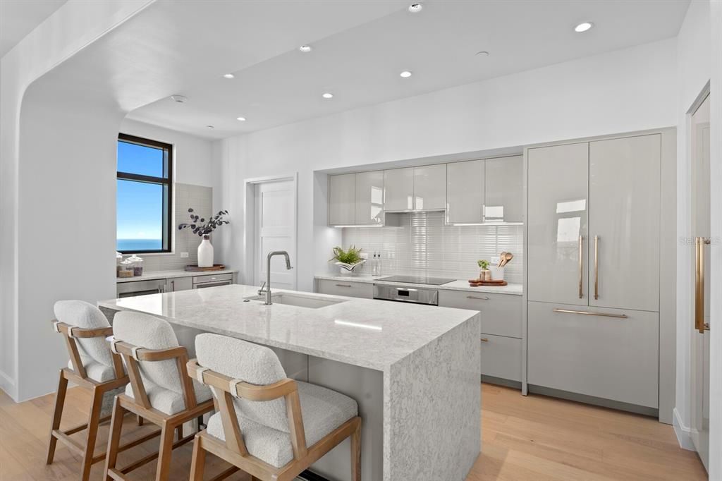 Activo con contrato: $2,450,000 (3 camas, 3 baños, 2156 Pies cuadrados)